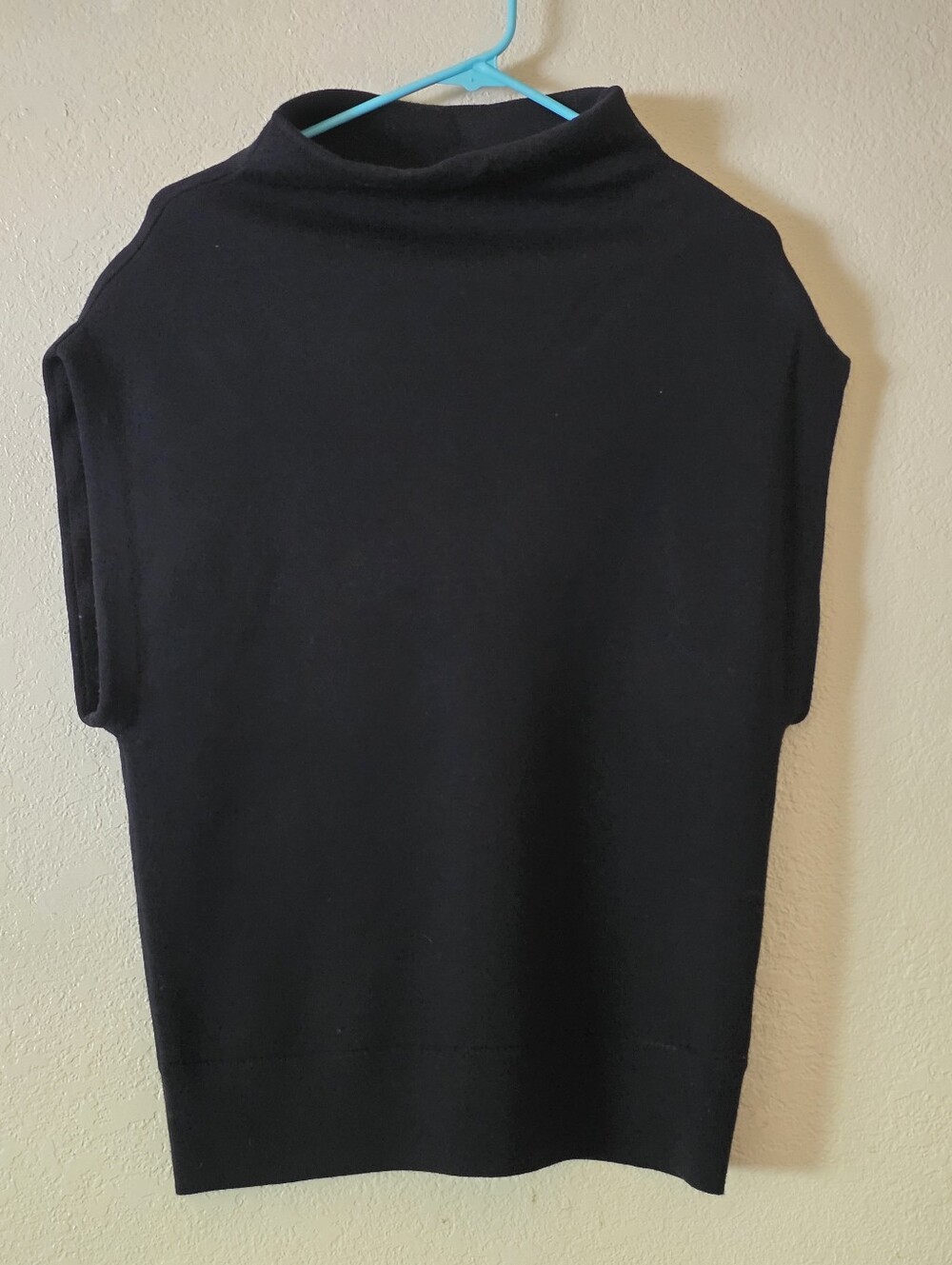 Club Monaco Black Mock Neck Sleeveless Sweater Size Small